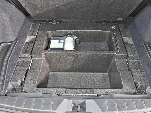 �t���A�{�[�h���̃T�u�g�����N�ł��I�n�C�u���b�h�Ԃ̓��`�E���C�I���o�b�e���[�𓋍ڂ��Ă���܂��B