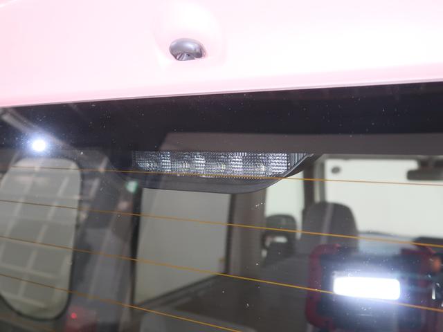 �u���[�L�����v���������ʒu�ɐݒu���ꂽ�n�C�}�E���g�X�g�b�v�����v�I�㑱�Ԃ̃h���C�o�[�Ɍ������Ă��邱�Ƃ�`����⏕�������ł��B