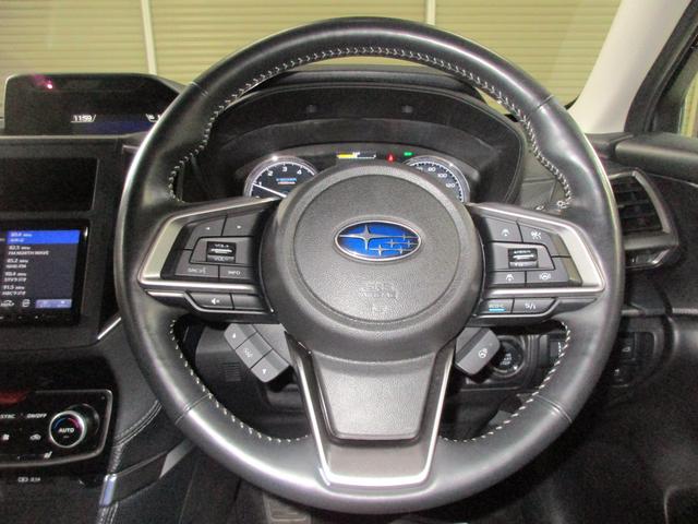 �X�C�b�`�ނ��@�\�I�ɓZ�߂��Ă���A�ی^�V�F�C�v�̂R�{�X�|�[�N�X�e�A�����O�I