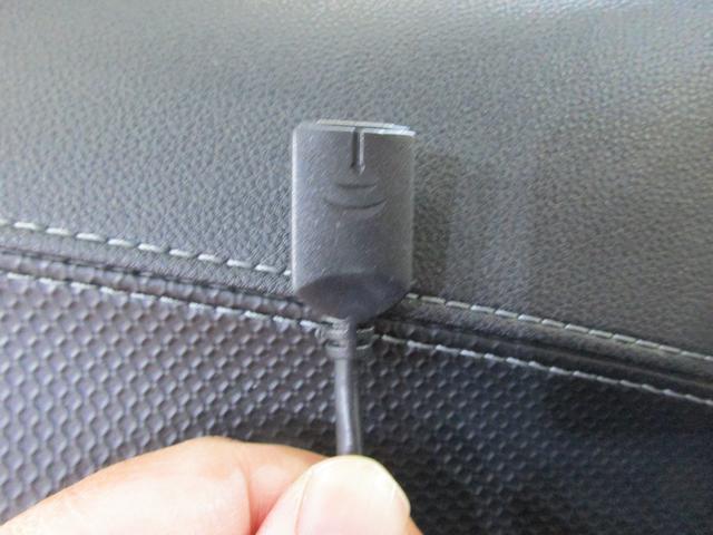 �i�r�����珕��ȑ��ɔz����L�΂����t�r�a�d���[�d�͂������J�[�i�r�ƃ_�C���N�g�ڑ����邱�Ƃ��ł��܂��B