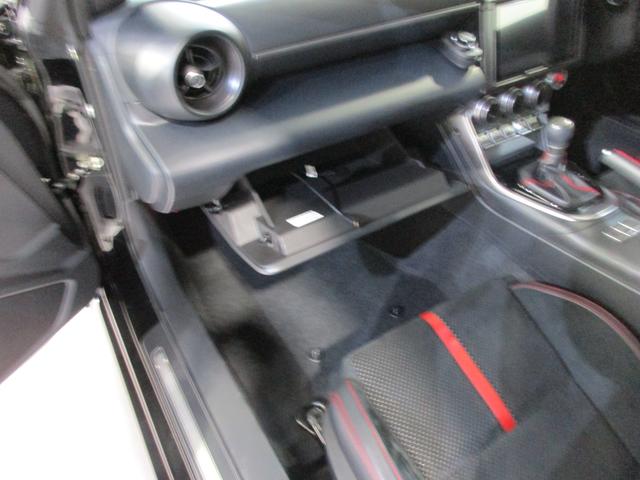 ���炩�ȃG���W���t�B�[���Ŏv���ʂ�̉^�]���ł��鐅���Ό��G���W���r�t�a�`�q�t�@�a�n�w�d�q�I�y�ʁE�R���p�N�g�E��d�S�Ő����Ό��Ɠ��̐U���̏��Ȃ��A�G���W���t�B�[���̊��炩�����A����̖��������x���܂��B