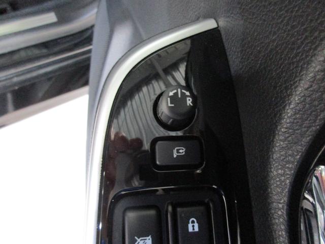 �h�A�~���[�̊i�[�ƃ~���[�p�x�����͂�����̃X�C�b�`����ɂĒ������\�ł��B