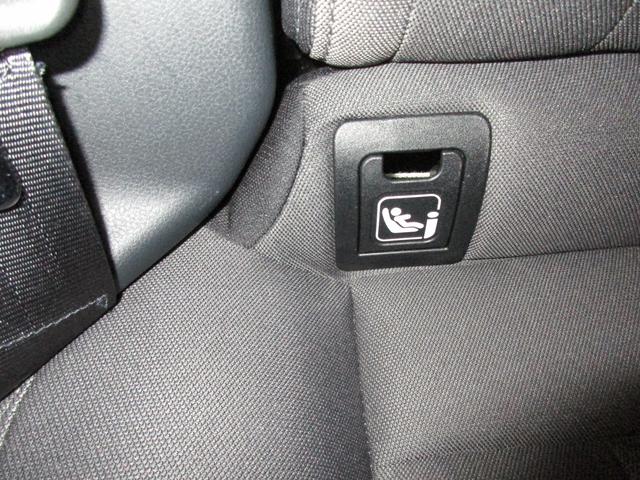 ��Ȃ̊O���Ȃɑ������ꂽ�A��p�̃��A�A���J���b�W�ƃg�b�v�e�U�[�A���J���b�W�ŌŒ肷��h�r�n�e�h�w�`���C���h�V�[�g���g�p���邱�Ƃ��ł��܂��B