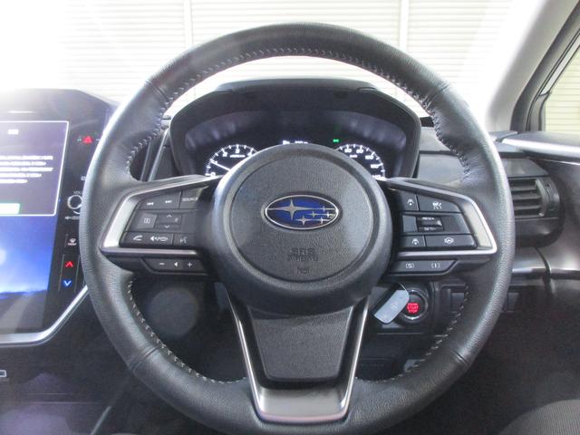 �X�C�b�`�ނ��@�\�I�ɔz�u���ꂽ�A�ی^�V�F�C�v�̂R�{�X�|�[�N�X�e�A�����O�I