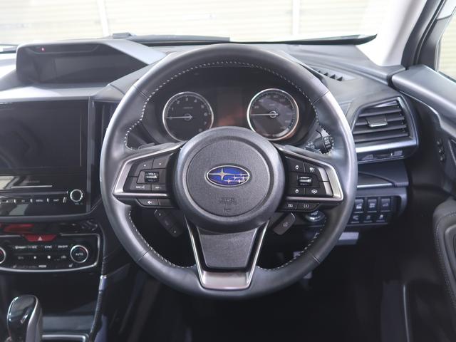 �X�C�b�`�ނ��@�\�I�ɓZ�߂��Ă���A�ی^�V�F�C�v�̂R�{�X�|�[�N�X�e�A�����O�I