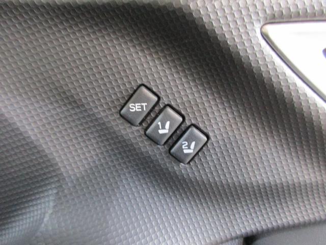 �X�C�b�`�����������Ŏ����̃|�W�V�����𐳊m�ɍČ��ł���^�]�ȃV�[�g�|�W�V�����������[�I���炩���ߓo�^���Ă������V�[�g�|�W�V�����ƂƂ��ɁA�h�A�~���[�̊p�x�������I�ɍČ����܂��B