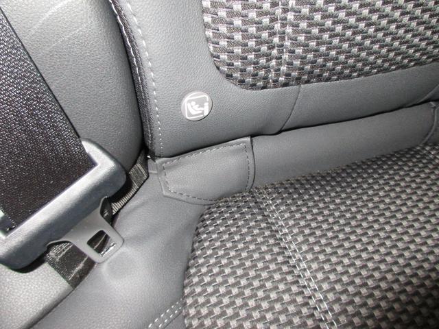 ��Ȃ̊O���Ȃɑ������ꂽ�A��p�̃��A�A���J���b�W�ƃg�b�v�e�U�[�A���J���b�W�ŌŒ肷��h�r�n�e�h�w�`���C���h�V�[�g���g�p���邱�Ƃ��ł��܂��B