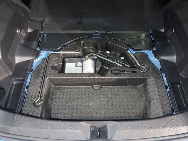 �t���A�{�[�h���̃T�u�g�����N�ł��I�n�C�u���b�h�Ԃ̓��`�E���C�I���o�b�e���[�𓋍ڂ��Ă���܂��B