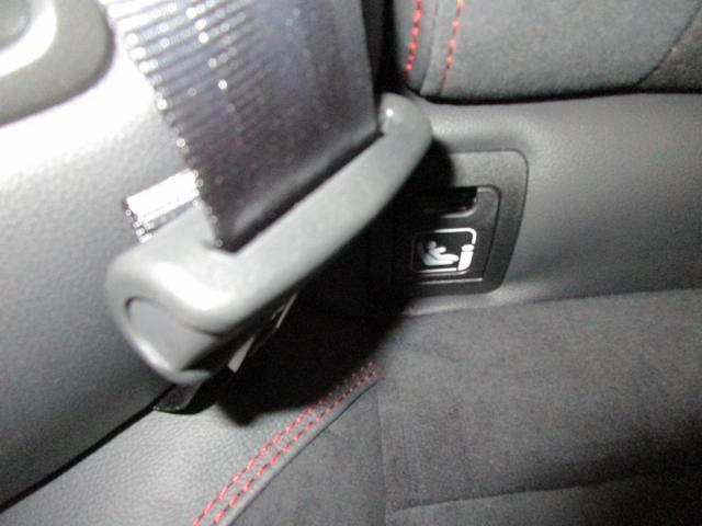 ��Ȃ̊O���Ȃɑ������ꂽ�A��p�̃��A�A���J���b�W�ƃg�b�v�e�U�[�A���J���b�W�ŌŒ肷��h�r�n�e�h�w�`���C���h�V�[�g���g�p���邱�Ƃ��ł��܂��B