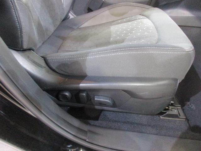 �V�[�g�|�W�V������d���ōׂ��������ł���A�^�]�ȂP�O�E�F�C�E�p���[�V�[�g�I���ʂƑO�[���̍����A�O��ʒu�A�w������p�x�A�����o�[�T�|�[�g�̒�����d���ōs���܂��B