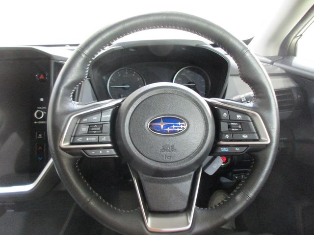 �X�C�b�`�ނ��@�\�I�ɓZ�߂��Ă���A�ی^�V�F�C�v�̂R�{�X�|�[�N�X�e�A�����O�I