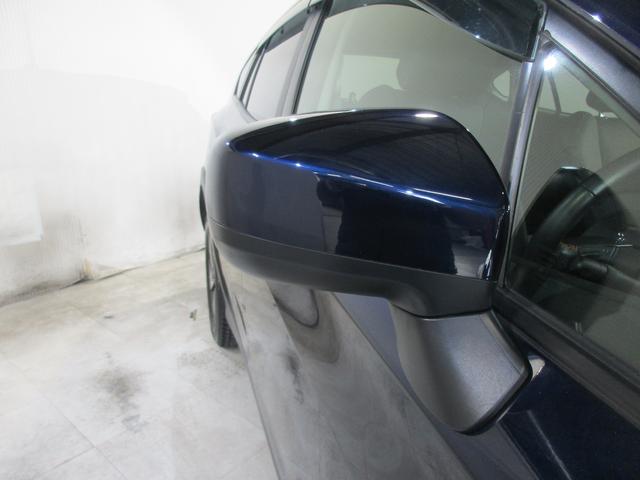 �^�]�Ȃ̃X�C�b�`����Ŏԑ̂ƕ��s�ɐ܂肽���ނ��Ƃ��ł���A�d���i�[�h�A�~���[�I