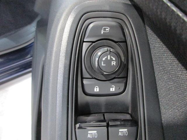 �h�A�~���[�̊i�[�E�����͂�����̃X�C�b�`�ōs���܂��B