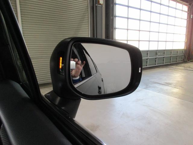 �X�o�������r�[�N���f�B�e�N�V�������ځI�h�A�~���[����͌����ɂ����ꏊ�ɂ���ԗ������m���āA�Ԑ��ύX���ɏՓ˂̊댯������ꍇ�ɂ̓h�A�~���[�����̂k�d�c�C���W�P�[�^�[��x�񉹂Œ��ӂ𑣂��Ă����@�\�ł��B