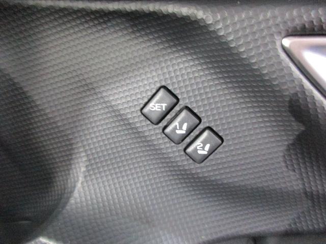 �X�C�b�`�����������Ŏ����̃|�W�V�����𐳊m�ɍČ��ł���^�]�ȃV�[�g�|�W�V�����������[�I���炩���ߓo�^���Ă������V�[�g�|�W�V�����ƂƂ��ɁA�h�A�~���[�̊p�x�������I�ɍČ����܂��B