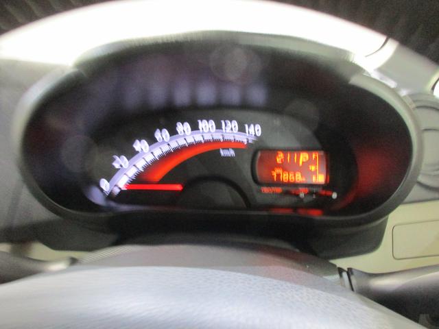 �C���t�H���[�V�����f�B�X�v���C�t�����~�l�Z���g���[�^�[�B�E���ɂ͉t���f�B�X�v���C��������A�h���C�r���O�̊�{����\�����܂��B