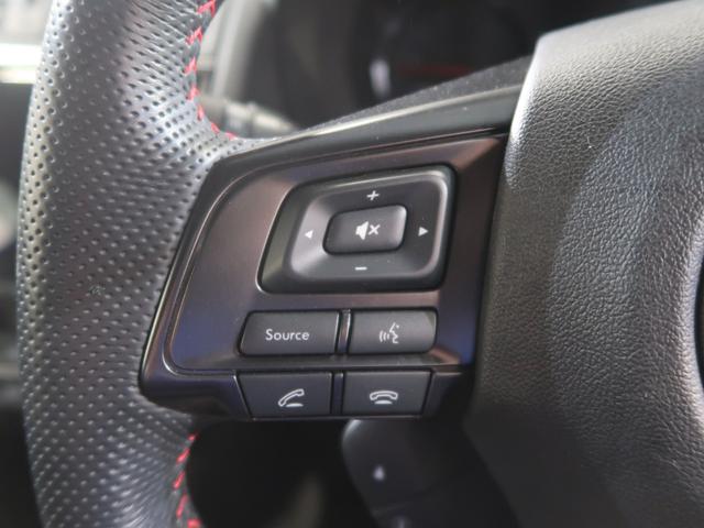 �X�e�A�����O�X�C�b�`�ŃI�[�f�B�I�E�i�r�̑��삪�\�ł��I�茳�ő��삪�o���܂��̂ŁA�^�]�������S�ł���I�I