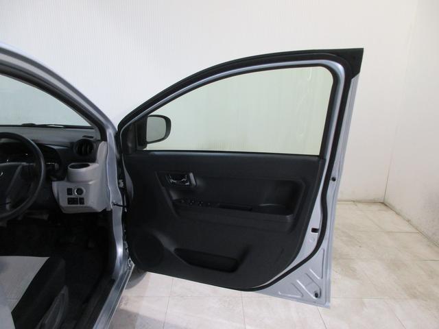 �t�����g�h�A�ɂ͎��[�|�P�b�g���t���Ă��܂��B