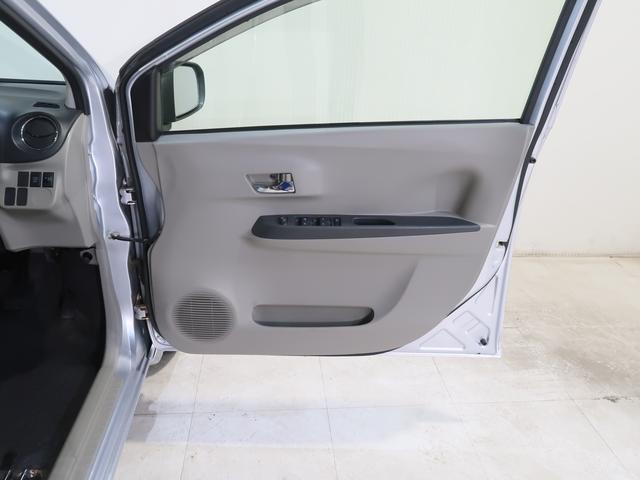 �t�����g�h�A�ɂ͎��[�|�P�b�g���t���Ă��܂��B