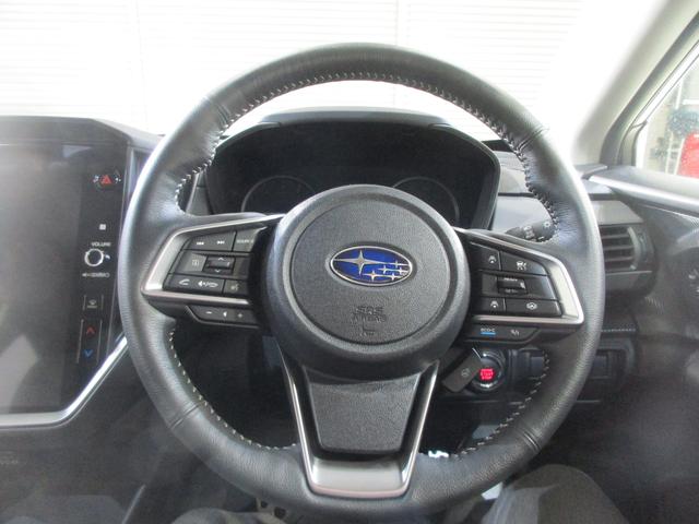 �X�C�b�`�ނ��@�\�I�ɓZ�߂��Ă���A�ی^�V�F�C�v�̂R�{�X�|�[�N�X�e�A�����O�I