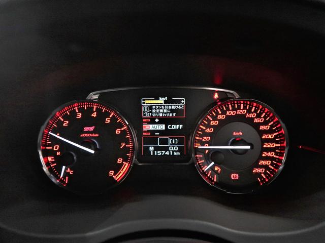 メーターはスポーツカーならではの赤いリングと２８０ｋｍ表示です！
