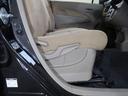 運転席は手動でシートスライド、シートバック角度、シート高の調整が可能です。