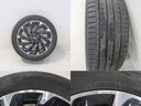 スバルの走りを足元から支える純正１７インチ・アルミホイールと２０２１年製夏タイヤ（２１５／５０Ｒ１７）の積み込みあります。