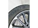 タイヤサイズは夏タイヤ同様２２５／４５Ｒ１８です。