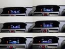 車両のさまざまな情報をディスプレイに表示。運転中でも視認しやすく、情報を直感的に把握できます。