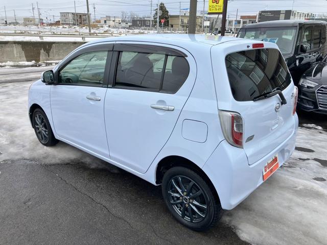 ミライース Ｇｆ　４ＷＤ　電動格納ミラー　パワーウインドウ　キーレス　エアコン　横滑り防止装置　アイドリングストップ　夏冬タイヤ付（4枚目）