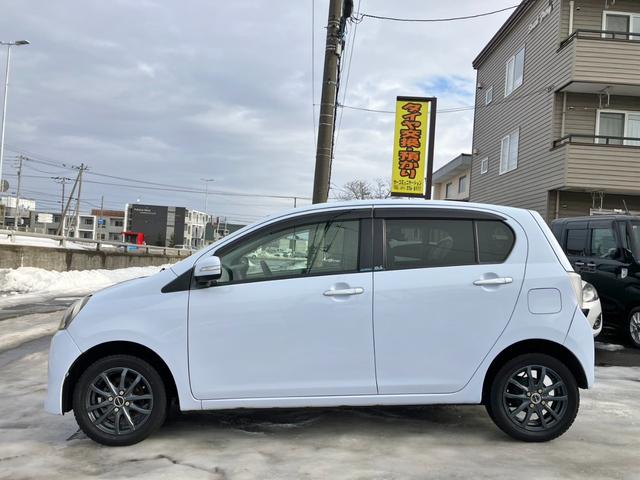 ミライース Ｇｆ　４ＷＤ　電動格納ミラー　パワーウインドウ　キーレス　エアコン　横滑り防止装置　アイドリングストップ　夏冬タイヤ付（6枚目）