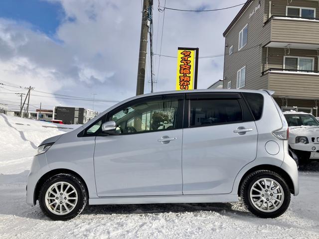 デイズ ハイウェイスター　Ｘ　４ＷＤ　純正ナビ　エンジンスターター　アラウンドビューモニター　シートヒーター　ＥＴＣ　ＨＩＤ　フルセグＴＶ　オートエアコン　電動格納ミラー　アイドリングストップ　スマートキー　夏冬タイヤ付（7枚目）