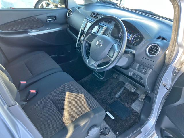 デイズ ハイウェイスター　Ｘ　４ＷＤ　純正ナビ　エンジンスターター　アラウンドビューモニター　シートヒーター　ＥＴＣ　ＨＩＤ　フルセグＴＶ　オートエアコン　電動格納ミラー　アイドリングストップ　スマートキー　夏冬タイヤ付（12枚目）