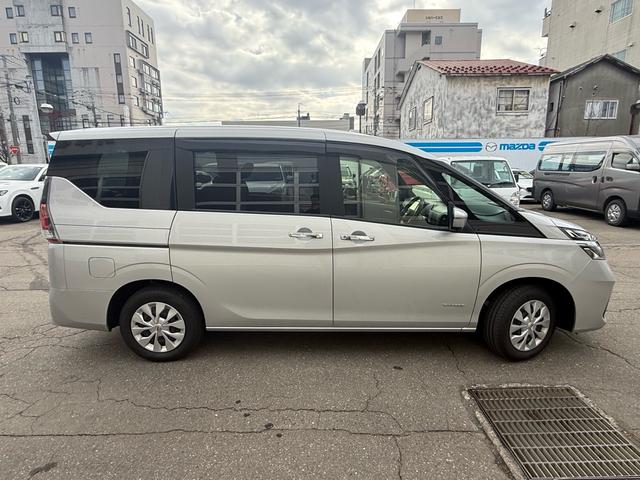 セレナ Ｂ　４ＷＤ　ナビ　アラウンドビューモニター（4枚目）