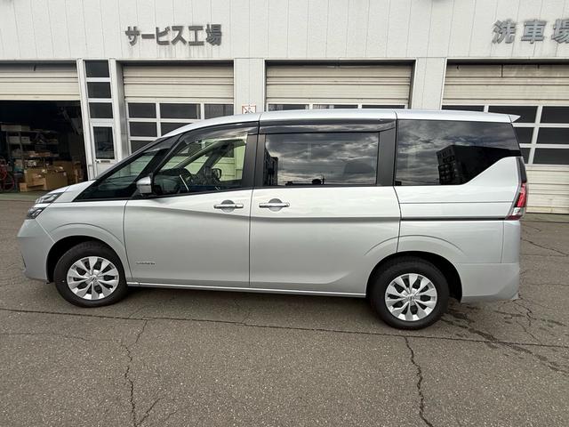 セレナ Ｂ　４ＷＤ　ナビ　アラウンドビューモニター（5枚目）