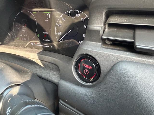 プッシュ式エンジンスタートです！キーを鞄から出さなくていいので便利です！