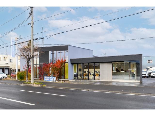 敷地が広いので駐車スペースが広いので安心してご来店ください！