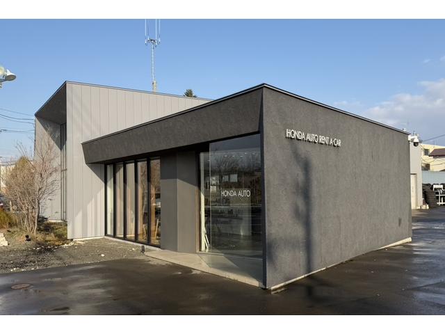 当店はレンタカーを取り扱っており、２００台保有しております。整備や修理などの代車が必要な場面でも手配いたしますのでご安心ください。