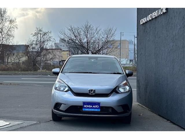 フィット ベーシック　４ＷＤ　純正ナビ　リアカメラ　ホンダセンシング　電子制御パーキングブレーキ　ワンオーナー（2枚目）