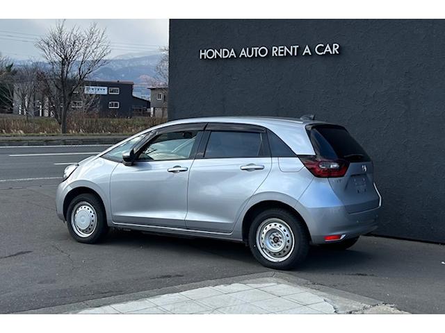 フィット ベーシック　４ＷＤ　純正ナビ　リアカメラ　ホンダセンシング　電子制御パーキングブレーキ　ワンオーナー（4枚目）