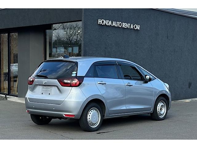 フィット ベーシック　４ＷＤ　純正ナビ　リアカメラ　ホンダセンシング　電子制御パーキングブレーキ　ワンオーナー（5枚目）