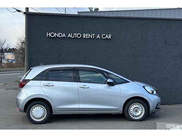 フィット ベーシック　４ＷＤ　純正ナビ　リアカメラ　ホンダセンシング　電子制御パーキングブレーキ　ワンオーナー（6枚目）