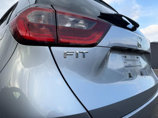 フィット ベーシック　４ＷＤ　純正ナビ　リアカメラ　ホンダセンシング　電子制御パーキングブレーキ　ワンオーナー（9枚目）