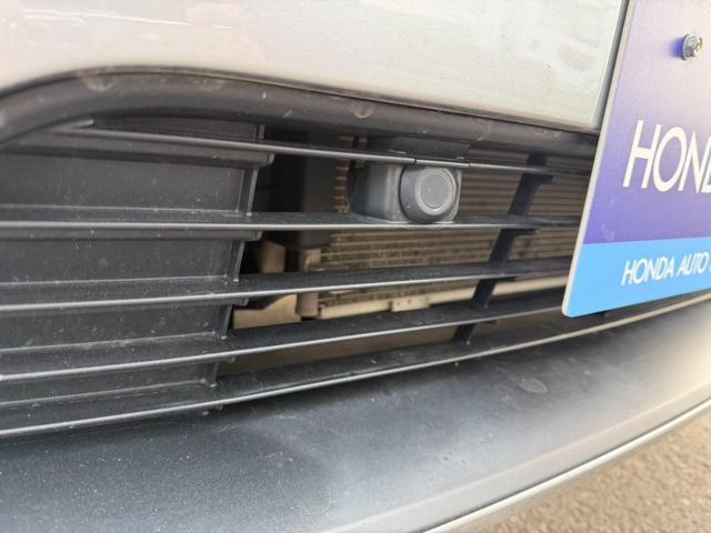 フィット ベーシック　４ＷＤ　純正ナビ　リアカメラ　ホンダセンシング　電子制御パーキングブレーキ　ワンオーナー（11枚目）