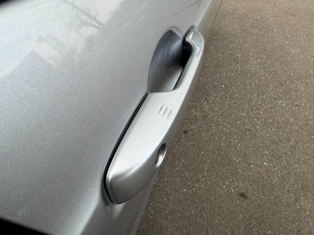 フィット ベーシック　４ＷＤ　純正ナビ　リアカメラ　ホンダセンシング　電子制御パーキングブレーキ　ワンオーナー（13枚目）