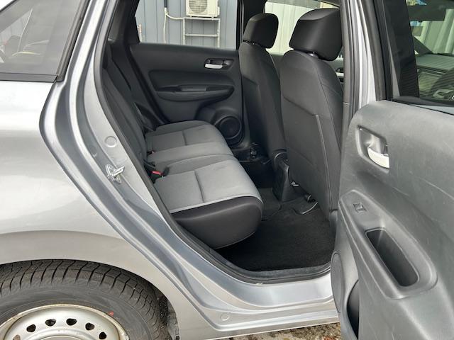 フィット ベーシック　４ＷＤ　純正ナビ　リアカメラ　ホンダセンシング　電子制御パーキングブレーキ　ワンオーナー（16枚目）