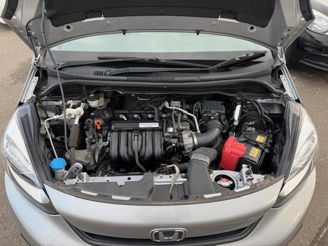 フィット ベーシック　４ＷＤ　純正ナビ　リアカメラ　ホンダセンシング　電子制御パーキングブレーキ　ワンオーナー（17枚目）