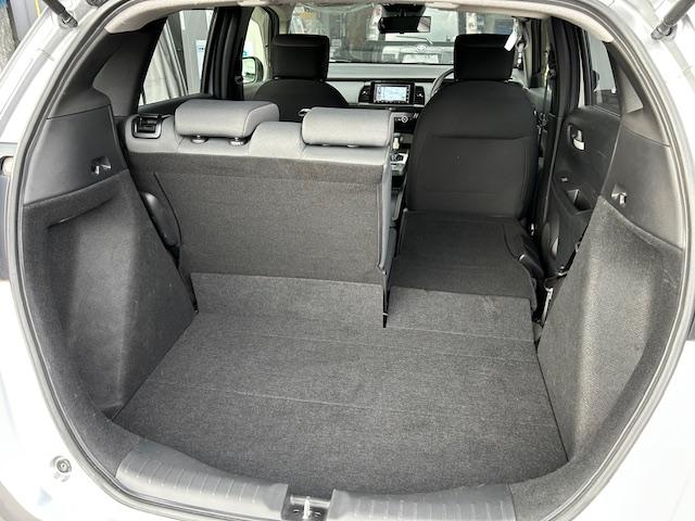 フィット ベーシック　４ＷＤ　純正ナビ　リアカメラ　ホンダセンシング　電子制御パーキングブレーキ　ワンオーナー（19枚目）