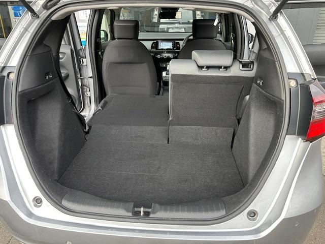 フィット ベーシック　４ＷＤ　純正ナビ　リアカメラ　ホンダセンシング　電子制御パーキングブレーキ　ワンオーナー（20枚目）