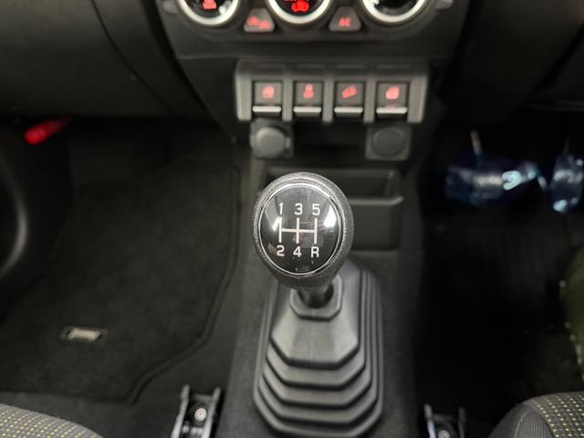 �󏭂ȃ}�j���A���V�t�g�ԗ��ł��B�W���j�[�̃}�j���A���͂Ƃɂ����^�]�����₷���ł��B